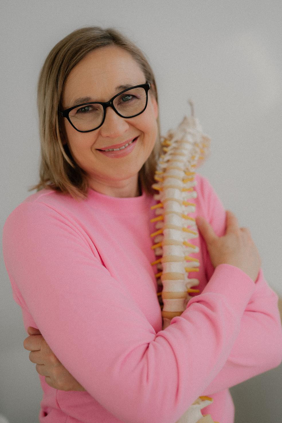 Vapaudu selkäkivusta ja jännityksestä Fysiovalmennus by Fysioextra asiantuntijafysioterapeutti Sari Salomaa